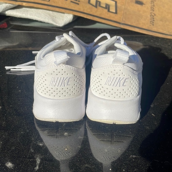 Nike - Picture 3 of 6